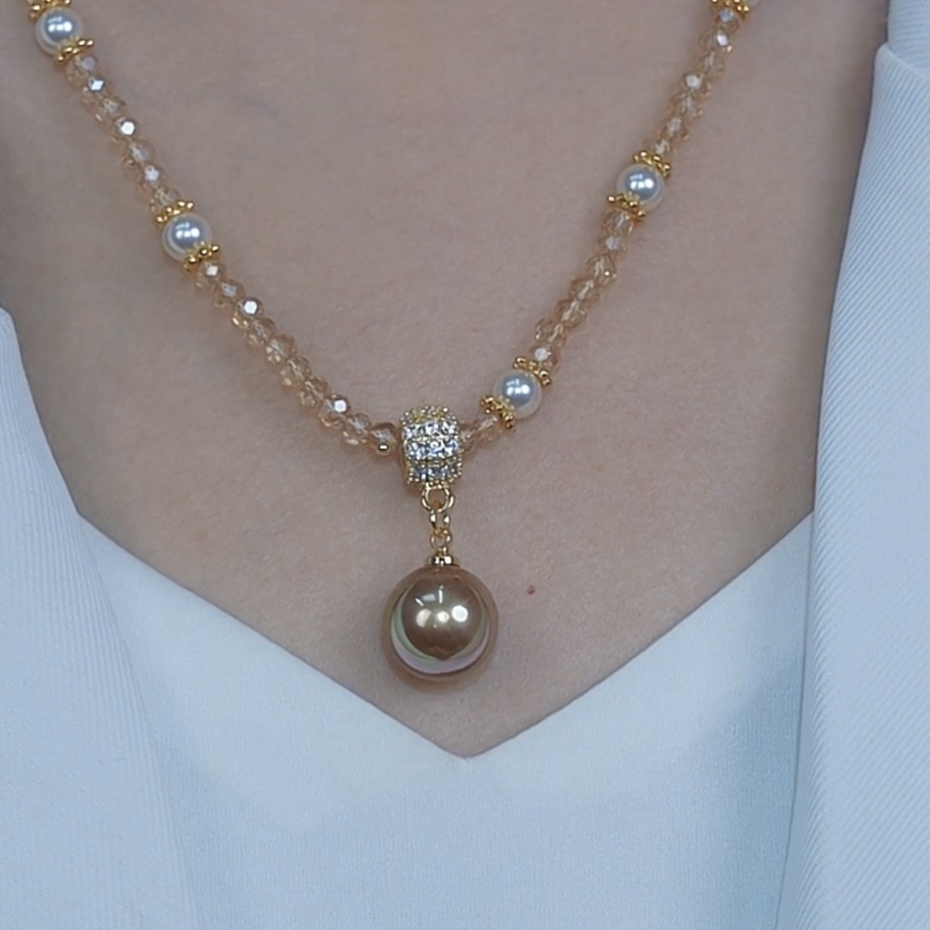 复制_法式时尚水晶珍珠项链女轻奢百搭小众设计感.jpg