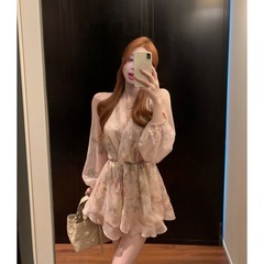 昕は【オリジナルの杏花が瑠璃を巻いてレギンスを送る】ピンクの花のワンピース