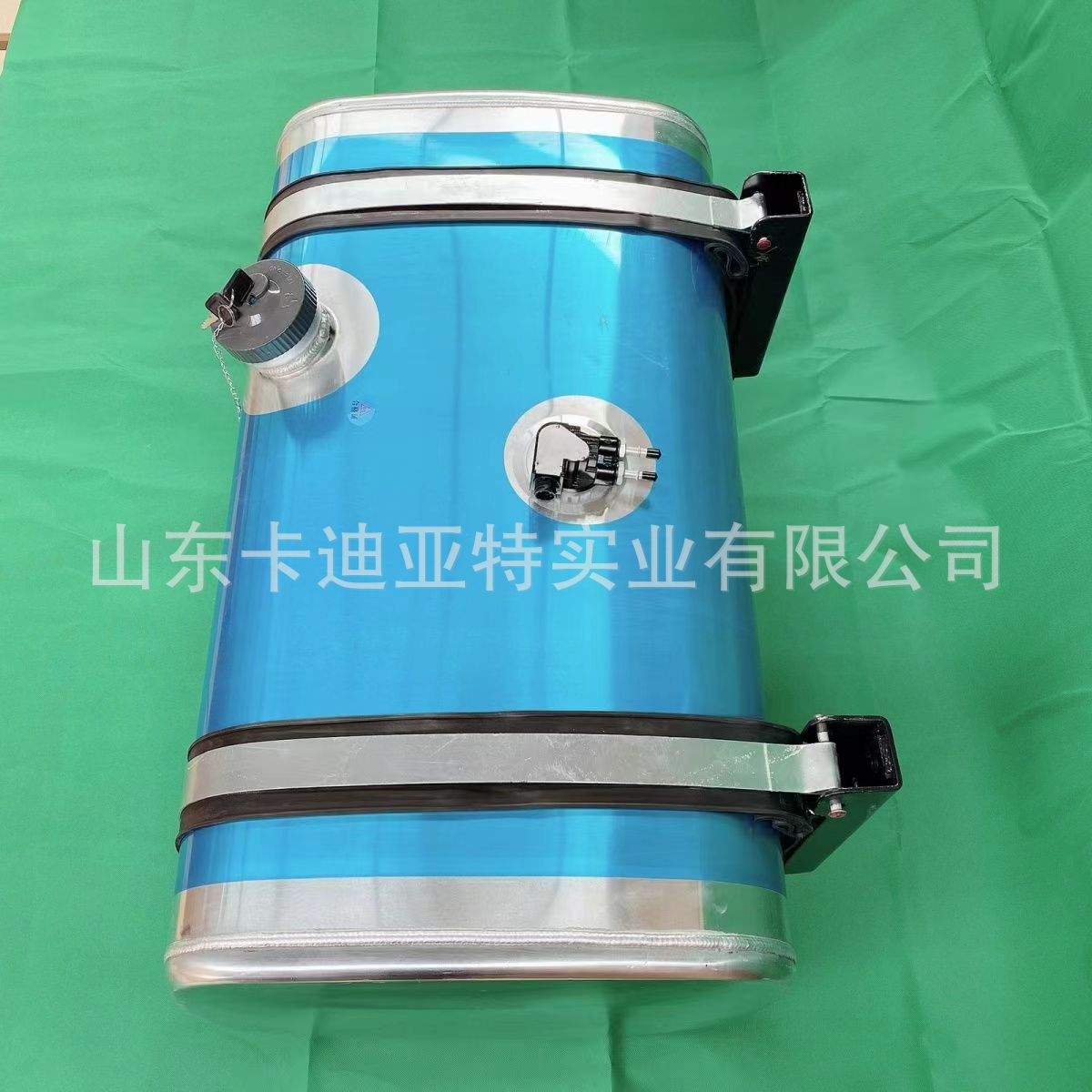 Various Fuel Tanks Suitable for Qingdao Jiefang J6 Fuel Tank Huwei Vh Enlarged and Thickened Aluminum Alloy Fuel Tank Truck