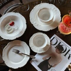 フランス式中古風重工薔薇浮き彫り陶磁器西磁器皿コーヒーカップ皿シリーズデザート皿卸売り