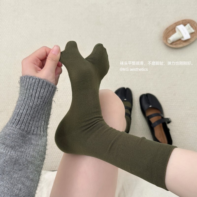 Toe socks, autumn and winter socks, women's mid-calf socks, trendy ins-style Margiela two-toe socks, Korean-style ruffled socks, versatile long socks Toe socks, autumn and winter socks, women's mid-calf socks, trendy ins-style Margiela two-toe socks, Korean-style ruffled socks, versatile long socks