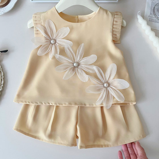 Baby Girl's Fragrant Style Foreign Style suit 2025 Summer Girls' Three-dimensional Three-flower Flying Sleeve Top Shorts Two-piece Set