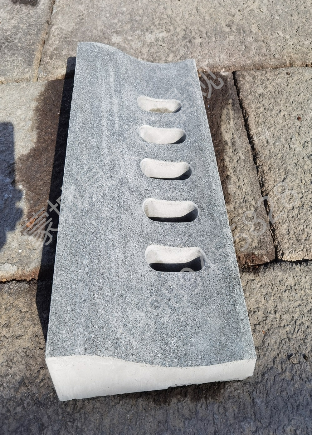 PC蝶形路牙异形路牙平侧一体仿石路缘石PC砖雨水篦子芝麻灰