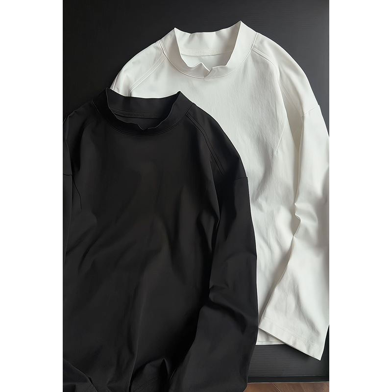 Camiseta masculina de manga comprida com decote em V pequeno e patchwork, modelo boxy. Moletom esportivo estiloso oversized plus size para a primavera de 2026._voghion.com