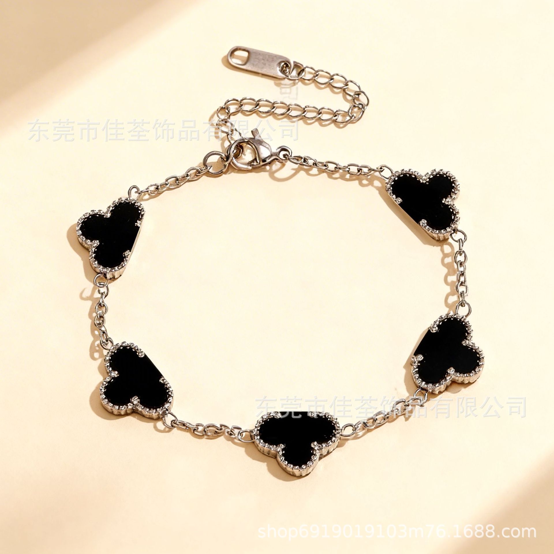 Grensoverschrijdende, kleurechte klassieke zilveren armband met klavertje vier voor dames, Europese en Amerikaanse stijl, modieus en eenvoudig sieraa