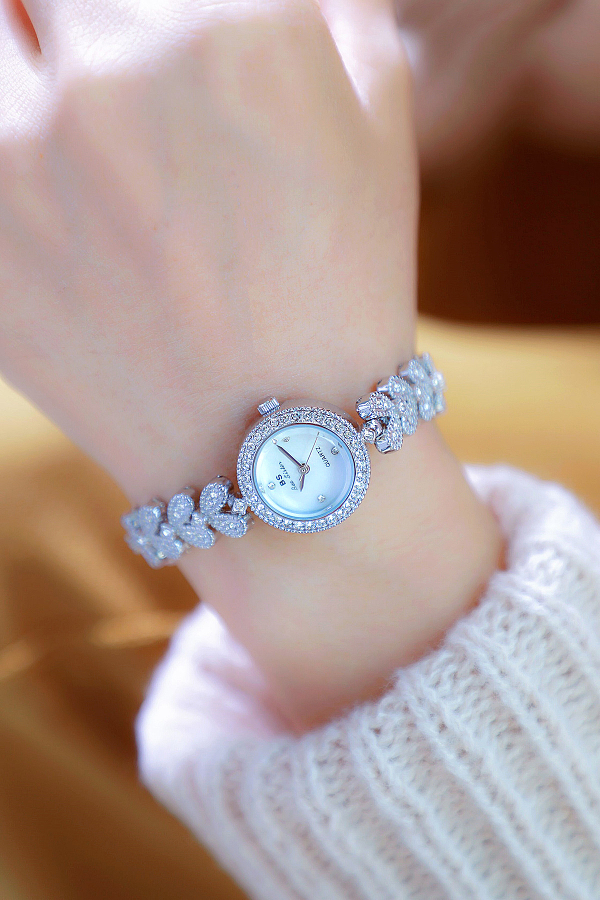 Round Dial Shape Simple Style Classic Style Heart Shape Jewelry Buckle Quartz Women's Watches