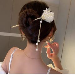 New Chinese-style pearl mesh flower hairpin with ancient elegance, high-end hairpin for traditional Chinese hair styling, retro Hanfu hair accessory with swaying headpiece.