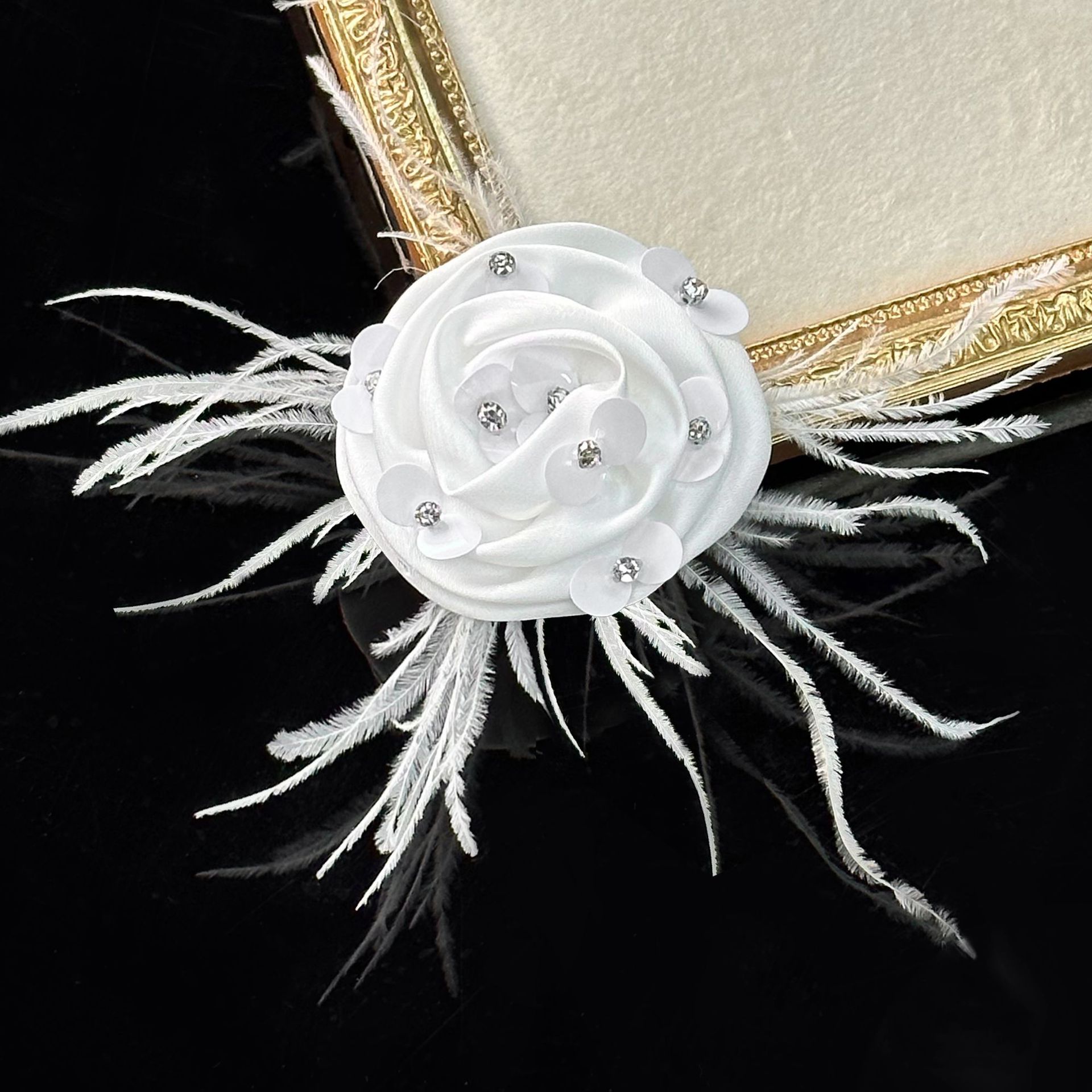 Plumas estereoscópicas flores sequillas sombrero de perforación vestido vestido vestido de rendimiento DIY coche colgar bolsas accesorios para el cabello accesorios