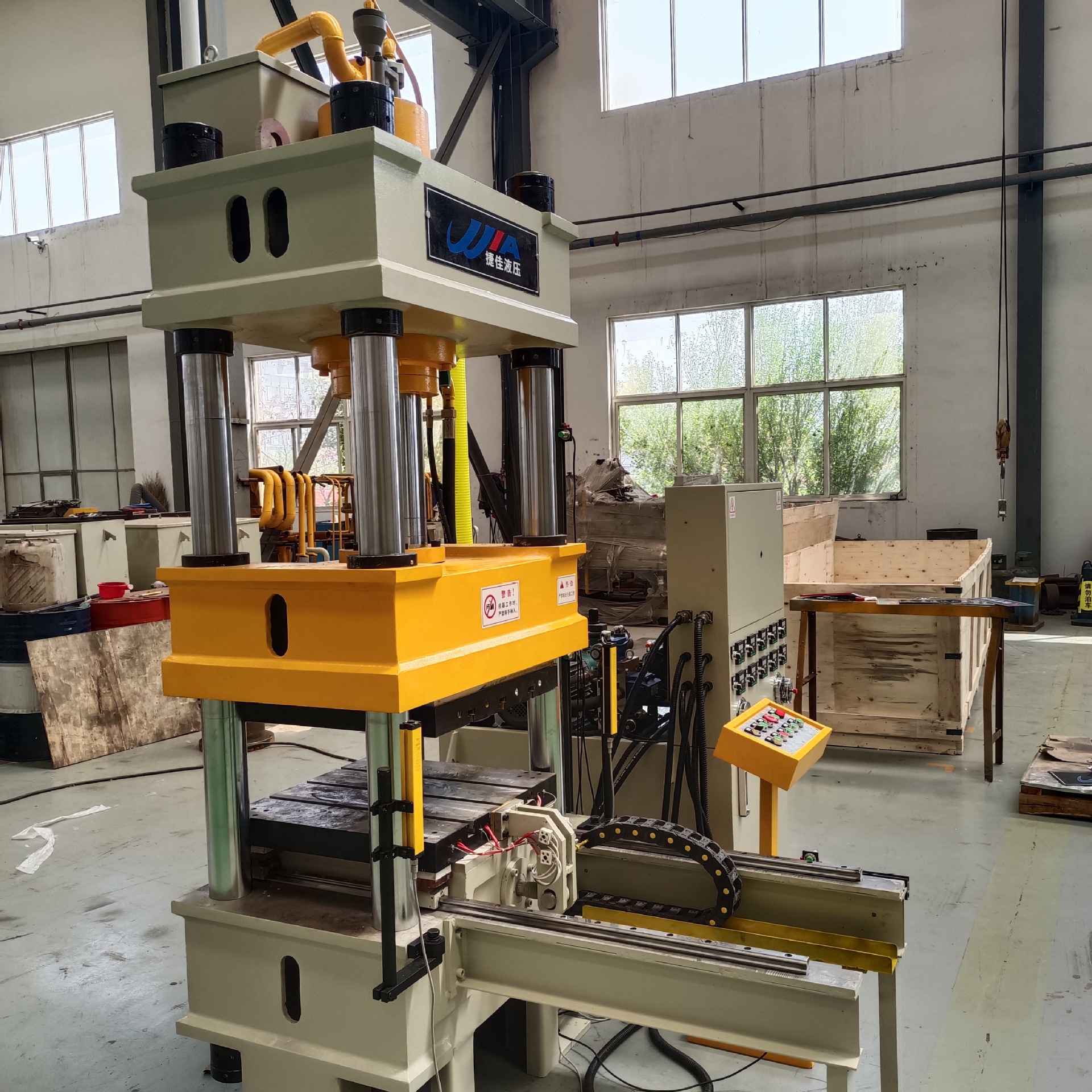 100吨三梁四柱油压机  200吨移动工作台压力成型机160吨压纹机