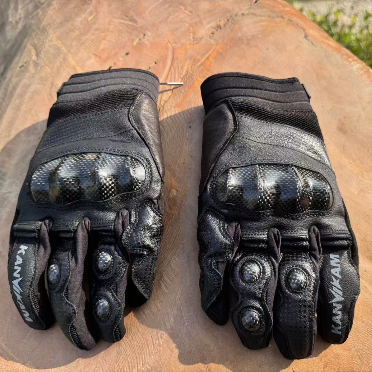 Kaiweikang T3 guantes de ciclismo fibra de carbono anti-caída hombre y mujer cuatro estaciones guantes de motocicleta