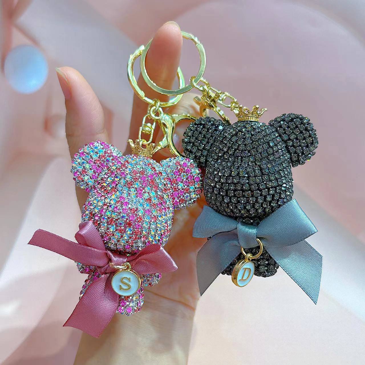 Venta directa de fábrica de lujo completo diamante muñeca llavero pajarita cabeza grande oso completo diamante bolsa colgante coche llavero