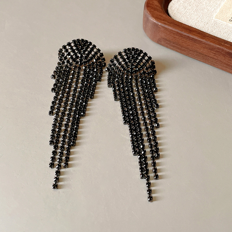 Agujas de plata transfronterizas flores de zircón aretes de bordillo estilo de moda pernos de auriculares lujosos de alto nivel de diseño de auriculares nicho