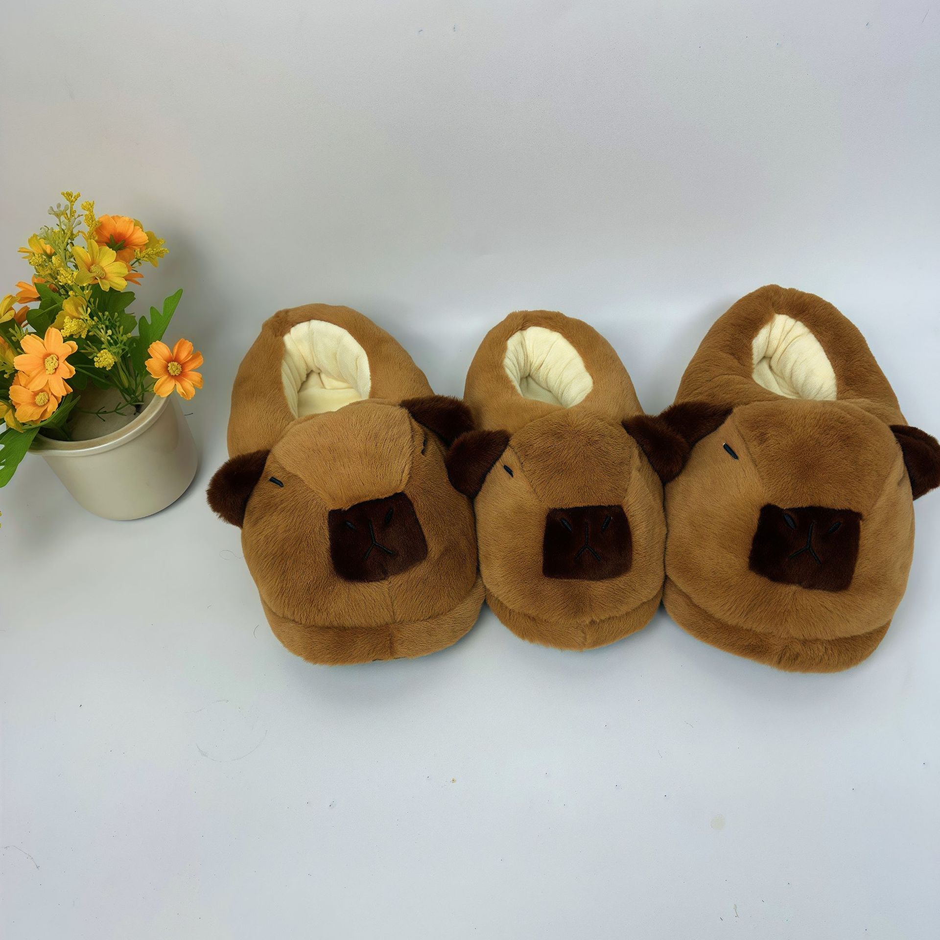 跨境热销新款卡皮巴拉水豚毛绒拖鞋可爱家居加厚保暖卡通亲子棉鞋