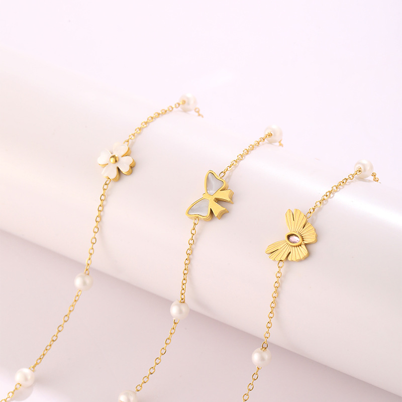 Estilo japonés y coreano Luz de lujo INS de moda Concha perla pulsera hembra mariposa trébol personalidad todo fósforo pulsera de acero inoxidable