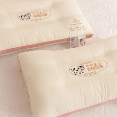 工場直販刺繍ラクダダウンプロテインネックピロー、中高枕、快適な睡眠枕、高弾性学生枕コア、大人シングル