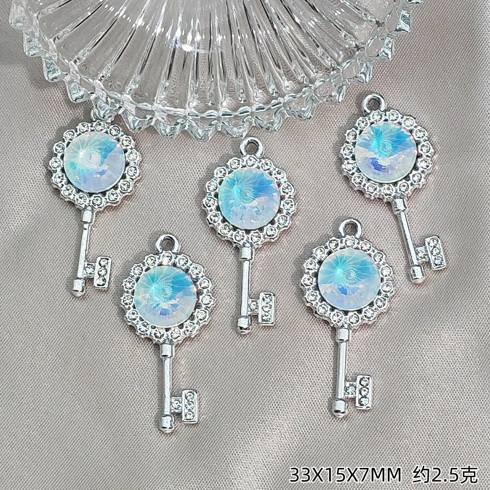 Exquisitos accesorios de joyería colgante de diamante de alta protección ultravioleta al por mayor collar DIY artesanal colgante de materiales de ropa de pulsera