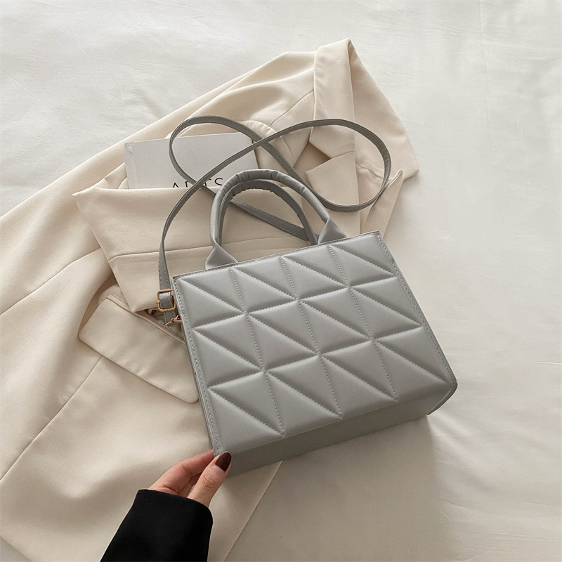 Nuevo hilo de bordar de alta gama, estilo occidental, pequeño bolso cuadrado portátil, moda coreana femenina, bolso de mensajero de un solo hombro