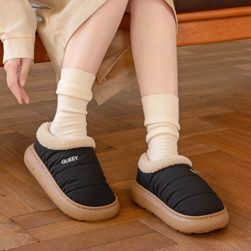 Le pantofole da donna in cotone possono essere indossate all'aperto in autunno e in inverno, oltre al velluto per il calore interno e domestico, suole spesse, borse impermeabili e antiscivolo e scarpe di cotone da uomo