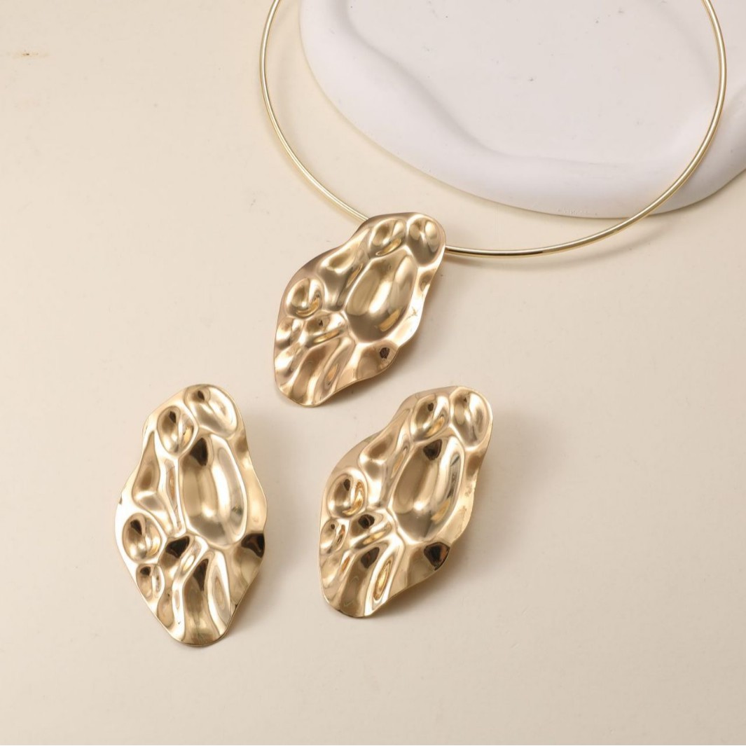 Elegante agua ondulada de aluminio disco aretes collar conjunto de diseño minimalista pernos de aretes metálicos fríos aretes de aretes