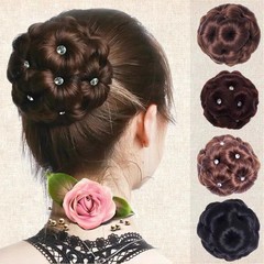 かつらの九輪の花の皿の髪の女性の団子の頭のかつらの輪の新婦のチャイナドレスの形の髪飾りのカバンはつぼみを挟みます。