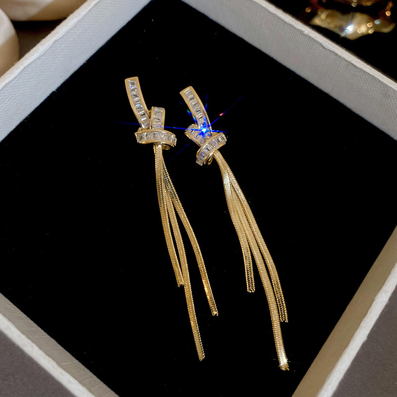 Pendientes de lazo de amor de diamantes llenos de agujas de plata galvanizadas en oro real Pendientes de moda exquisita Pendientes de lujo ligero plateado