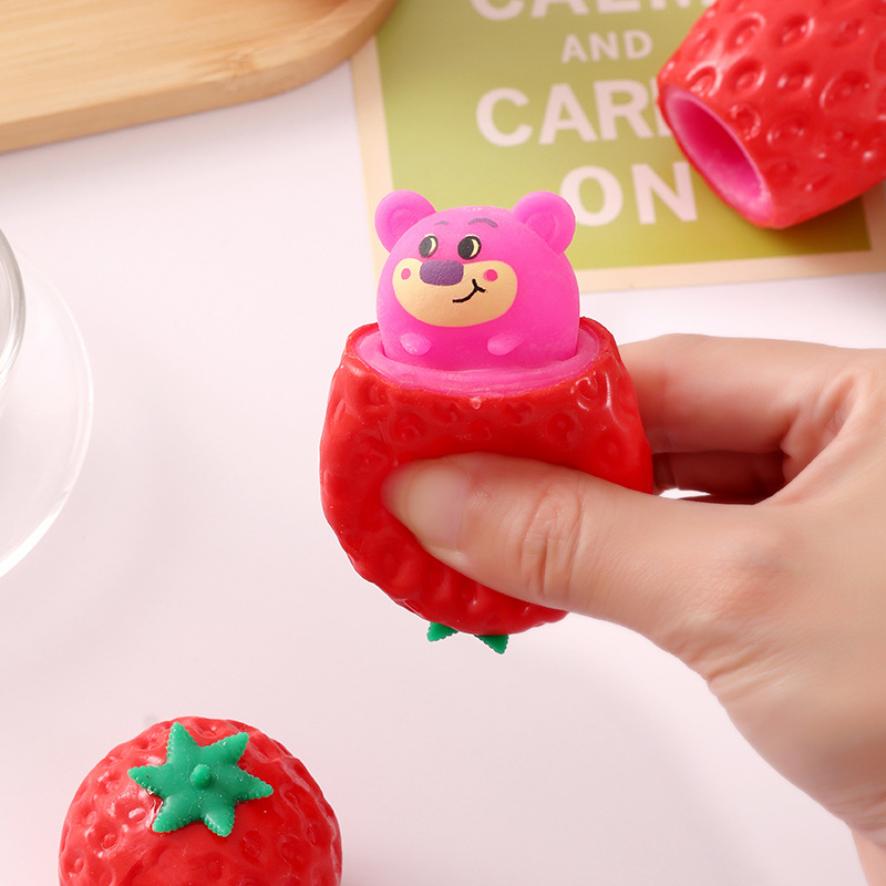 Taza de fresa extruida juguetes creativos osos pellizco pellizco Le desempaquetar artefactos mágicos taza de fresa extruida taza de venta caliente