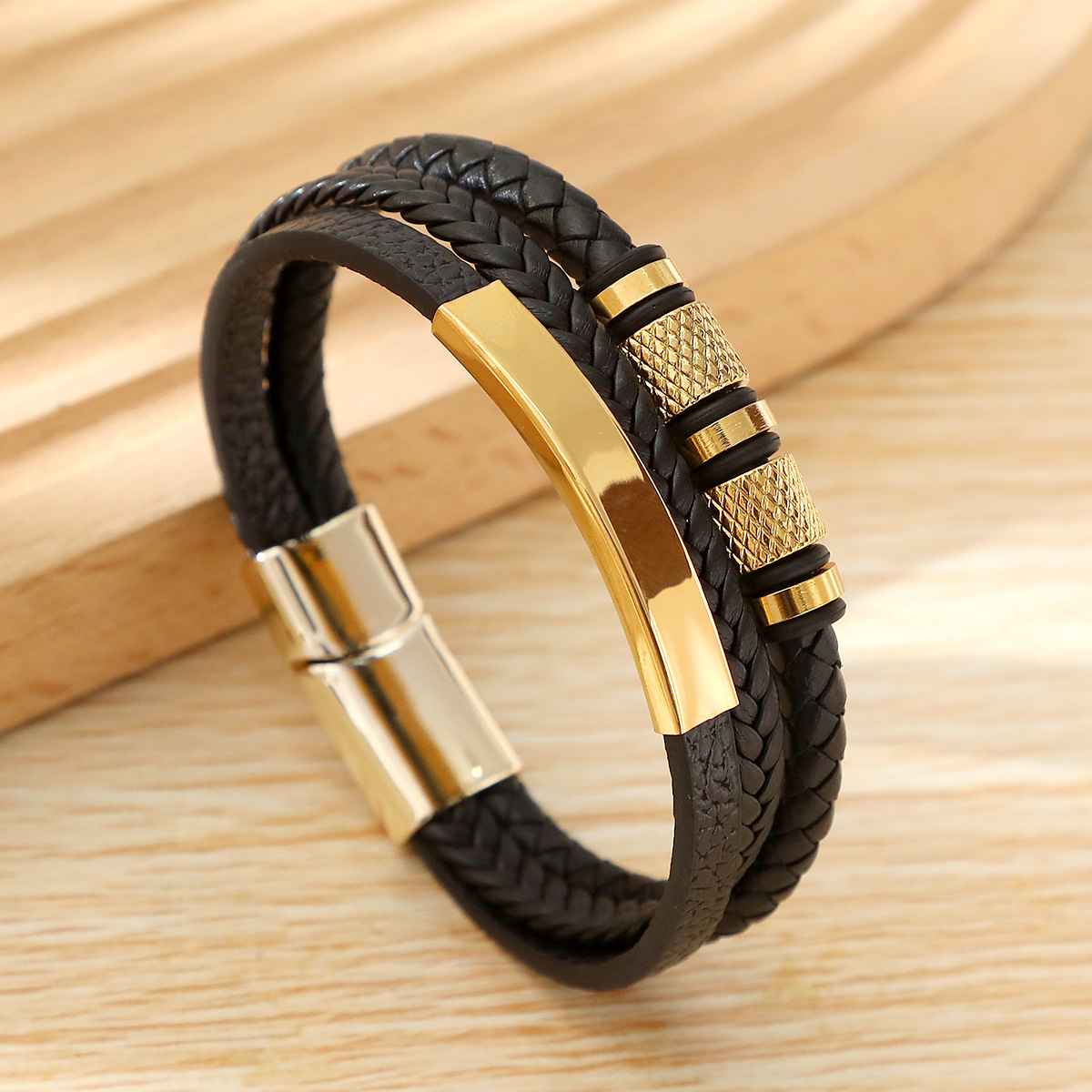 Pulseira masculina multicamada de couro trançado com fecho_voghion.com