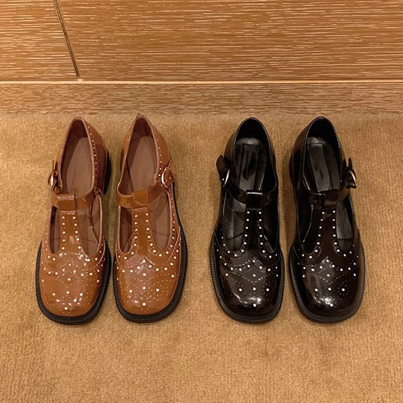2024 otoño e invierno nuevo estilo uva mamá Brock tallado en forma de T con estilo británico Mary Jane zapatos de cuero para mujer