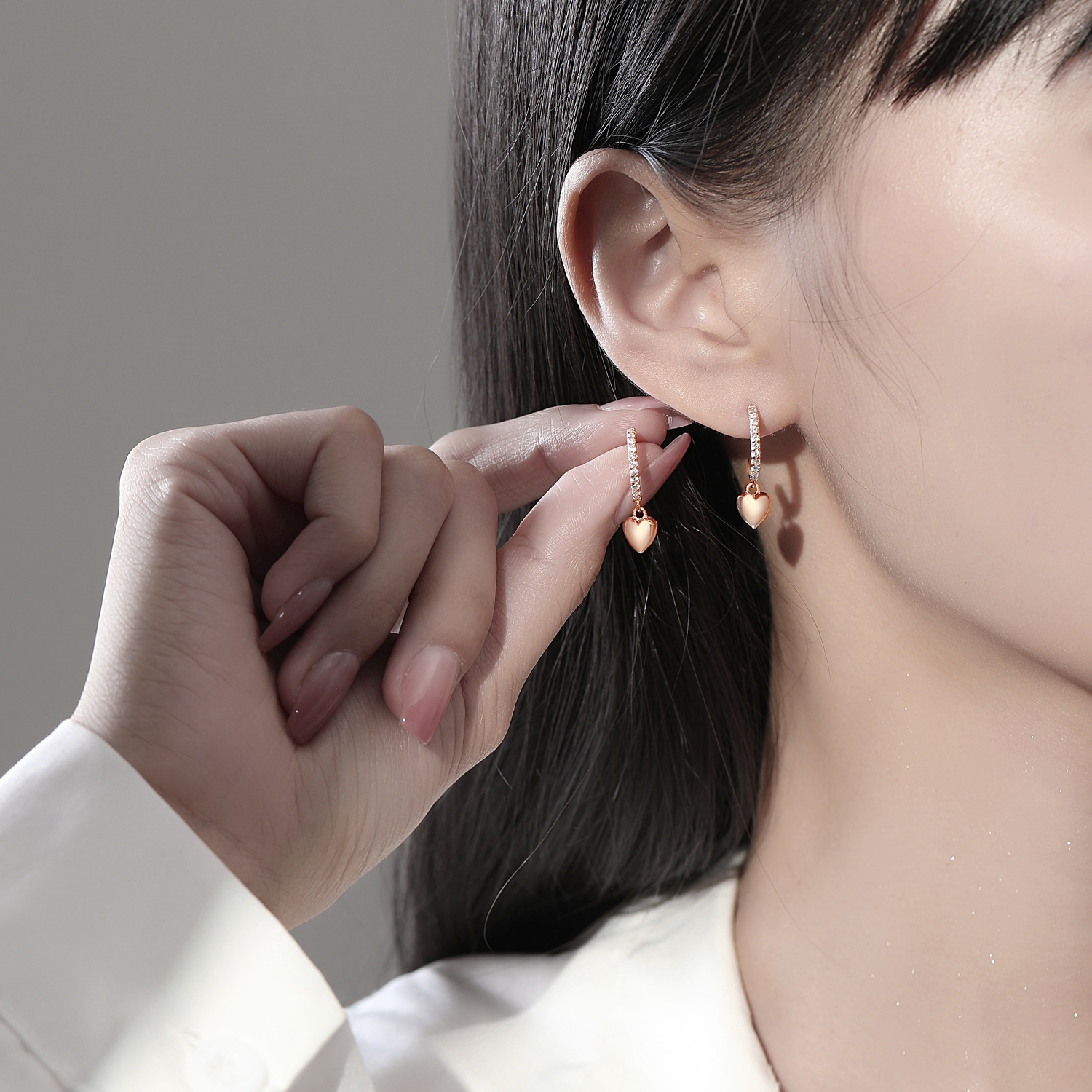 Aretes de amor 925 plata viento frío lleno de diamantes moda en forma de corazón pendientes de lujo ligero personalidad nicho 9 pendientes de sentido avanzado