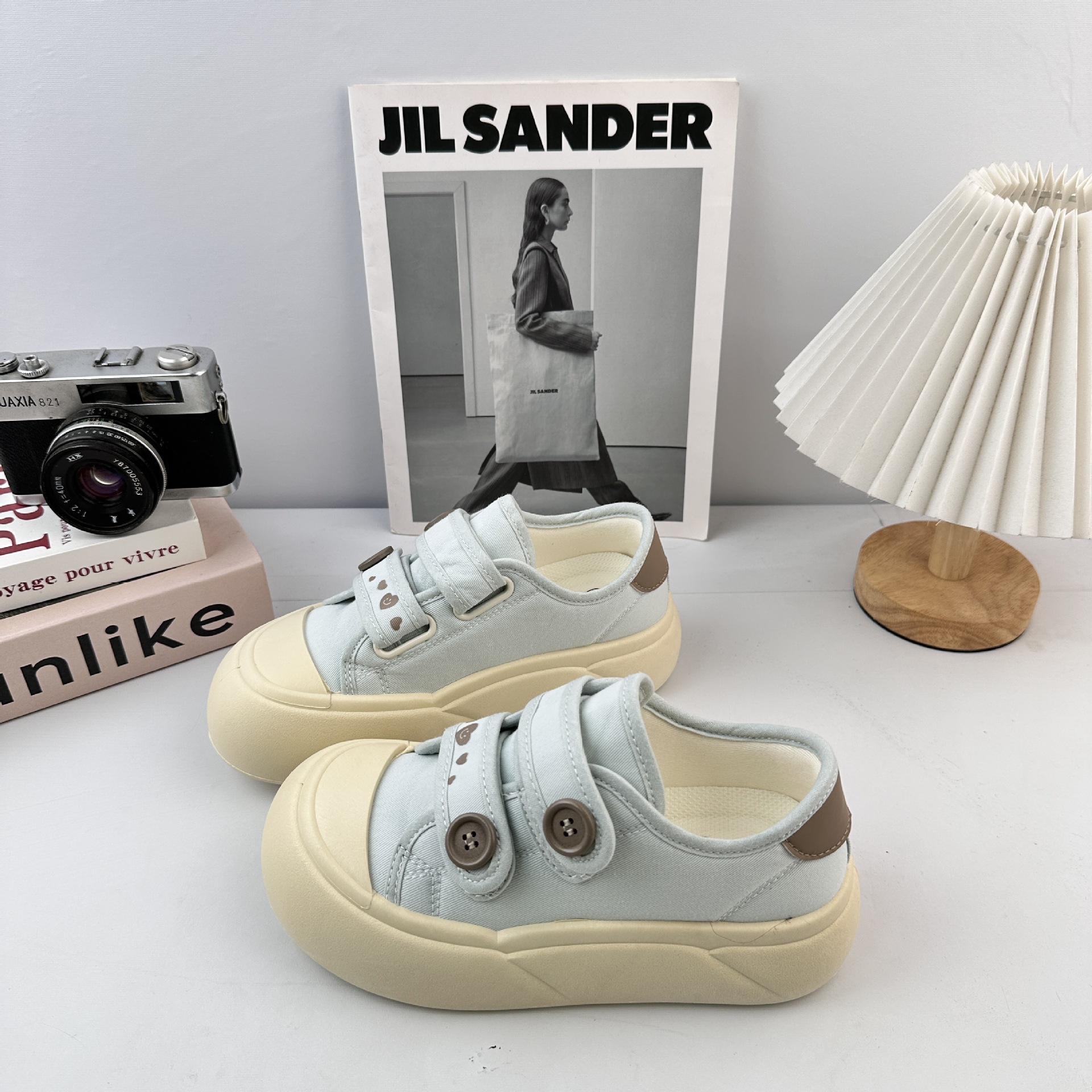 Yuanbo 2025 otoño nuevos zapatos de lona, zapatos de skate transpirables, zapatos blancos de suela gruesa de mujer, zapatos deportivos casuales, zapatos de pan