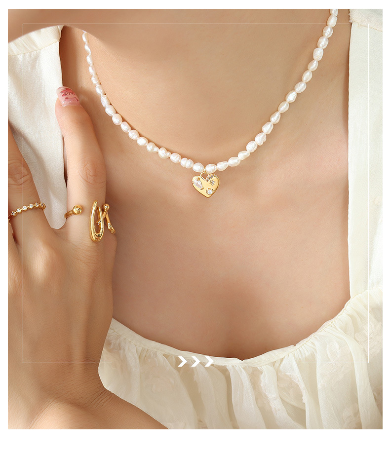 Retro Heart Shape Brass Inlay Artificial Pearls Zircon Pendant Necklace 1 Piece