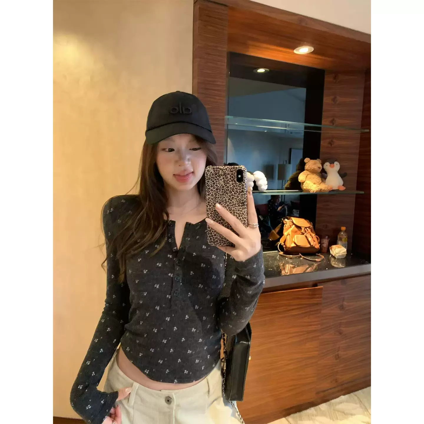 2025秋冬新款韩系修身显瘦百搭休闲单排扣长袖打底衫T恤女装chic