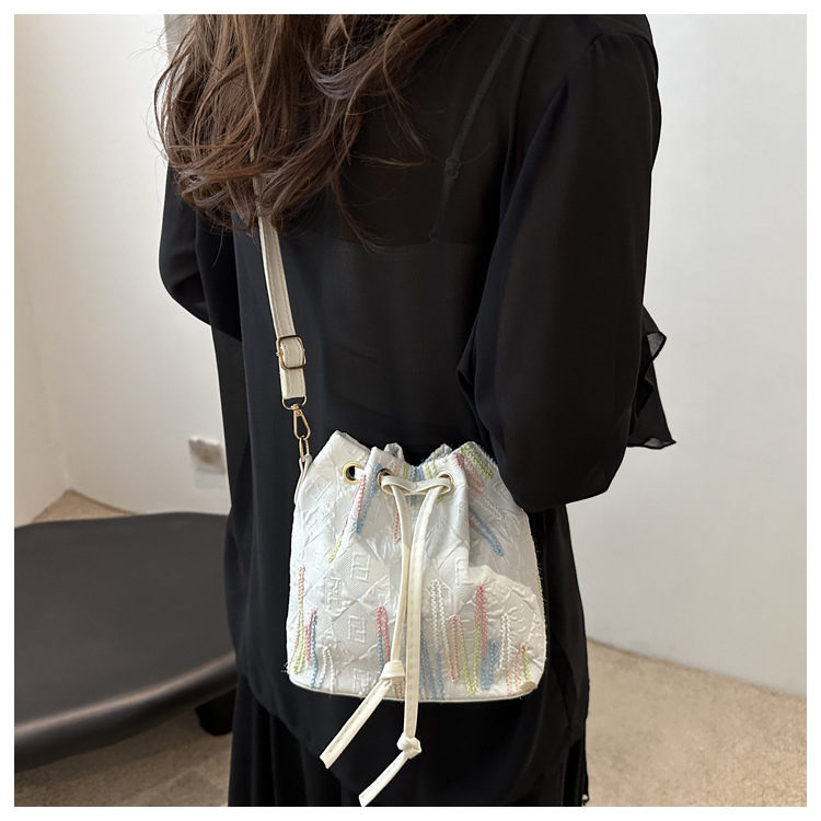 Single-shoulder bag, Korean-style drawstring, fresh and girlish crossbody bag, large capacity, commuting, casual, quality and versatile, Chinese-style bucket bag undefined