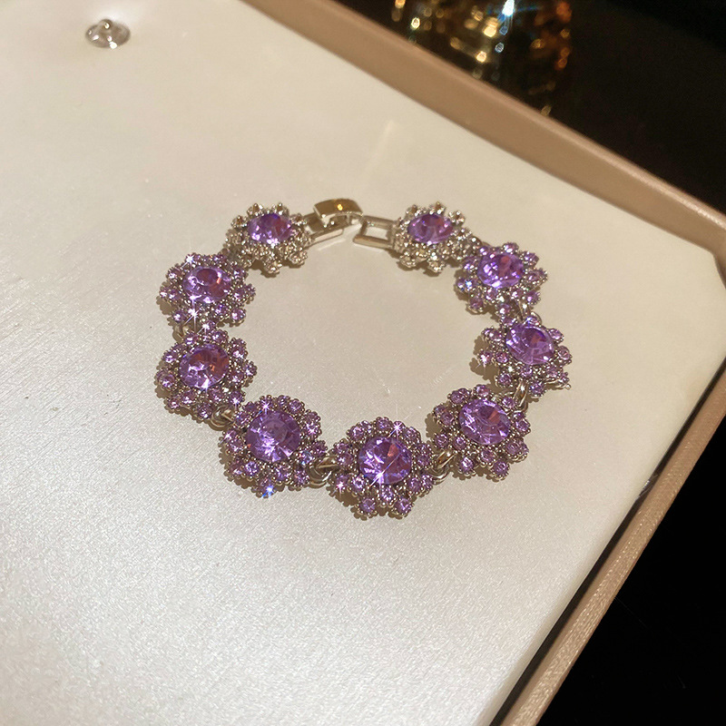 Medieval vintage zircon pulsera pendientes collar lujo ligero nicho conjunto de alta sensación de estilo retrógrado joyas de corte
