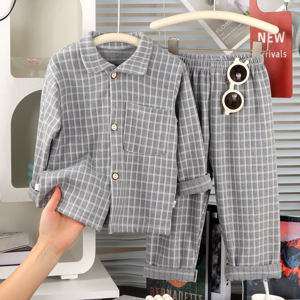 2026 set de ropa de hogar de mangas largas para niños otoño y invierno nueva solapa engrosada de terciopelo de dos piezas set de pijamas para bebés para hombres y mujeres