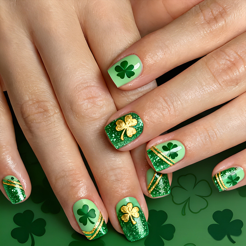 Short Square Flashing St. Patrick's Day Nail Art Two-Tone Four-Leaf Clover Gold Pattern 24-Piece Wearable Fake Nails Wholesale Short Square Flashing St. Patrick's Day Nail Art Two-Tone Four-Leaf Clover Gold Pattern 24-Piece Wearable Fake Nails Wholesale