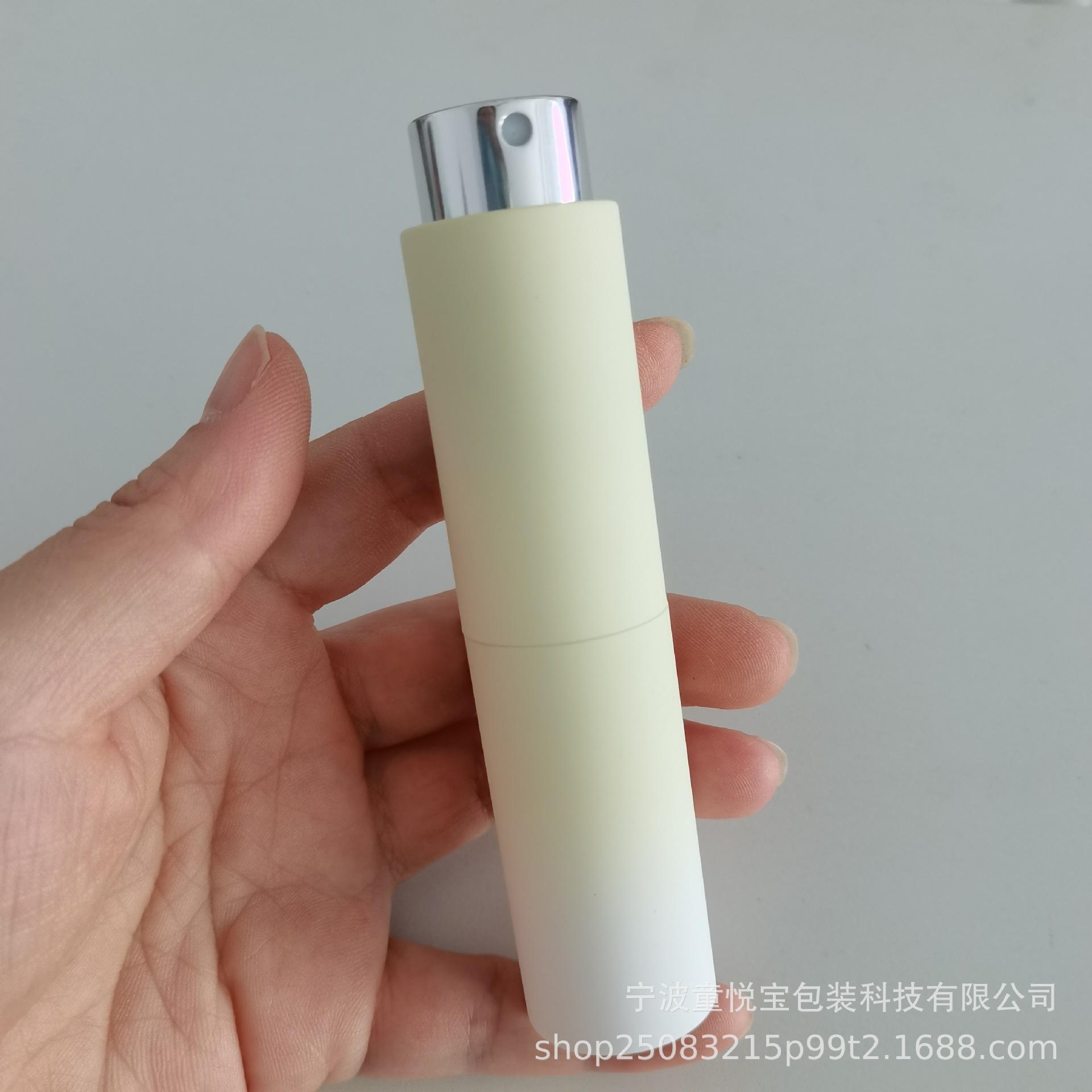 Fabricantes de botellas de perfume recargables telescópicas giratorias de 8 ml con pintura táctil y de color degradado, botellas de spray bucal, etc., en stock, entrega inmediata.