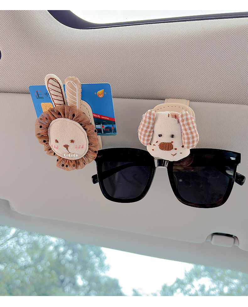 Cute Fabric Doll Car Sun Visor Clip, Multifunctional Sunglasses and Ticket Holder