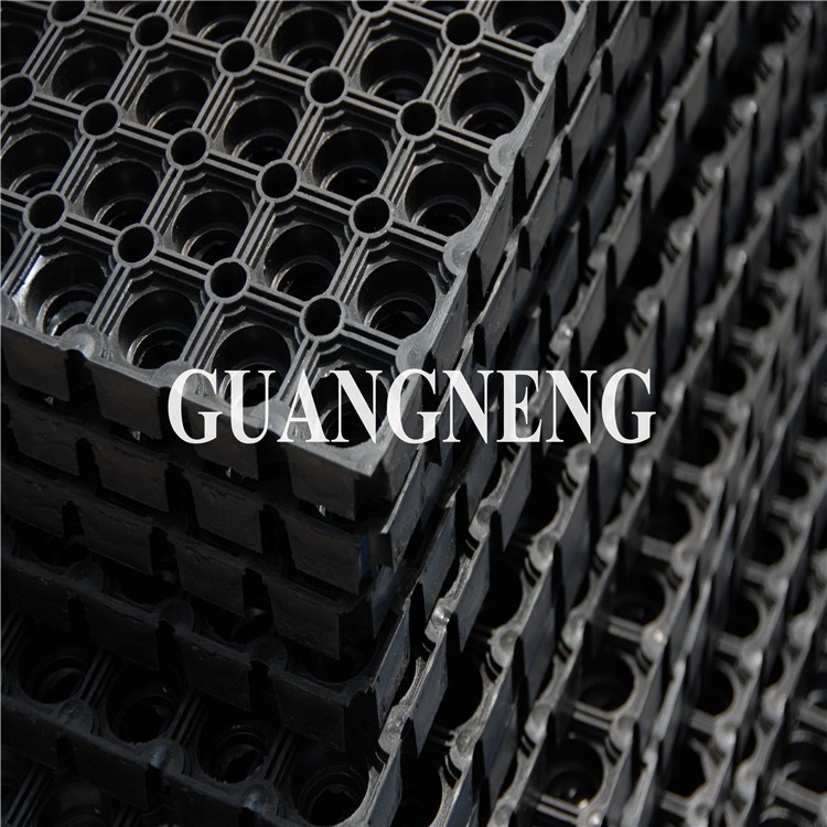 青岛橡胶垫 带孔防滑橡胶地垫 畜牧草坪橡胶垫