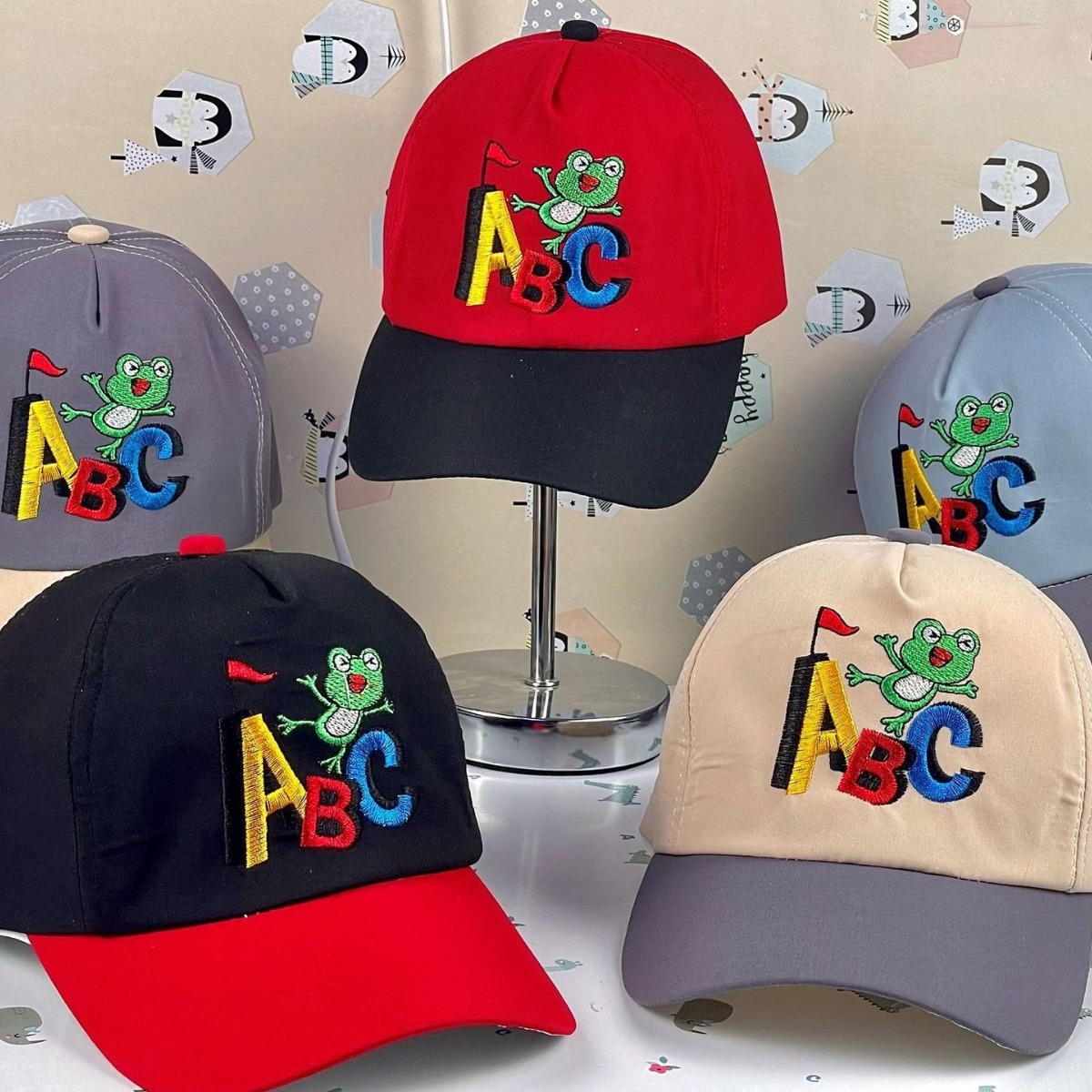 Spring and Autumn thin new hat letter embroidery labeling peaked cap baseball contrast color cartoon sun protection children's hat