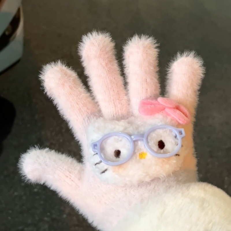Fuchsia gloves, 7-15 years