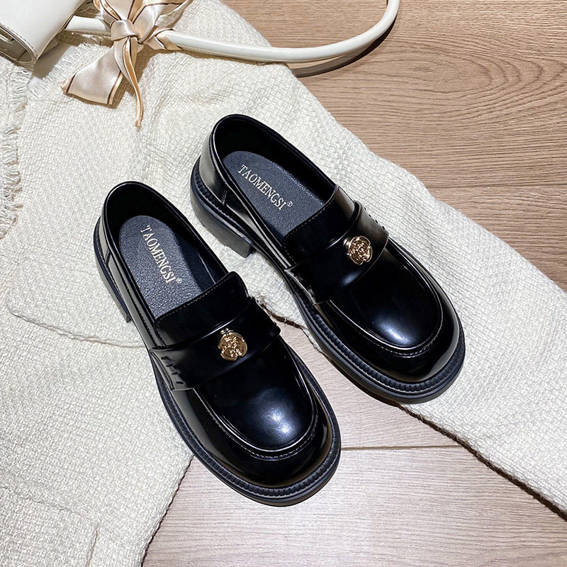 Giày lười nữ đế dày mũi tròn gắn khóa đồng xu nhỏ, giày da đơn gót thô 3–5 cm — Màu đen (lót nhung), Màu đen (trong da)
