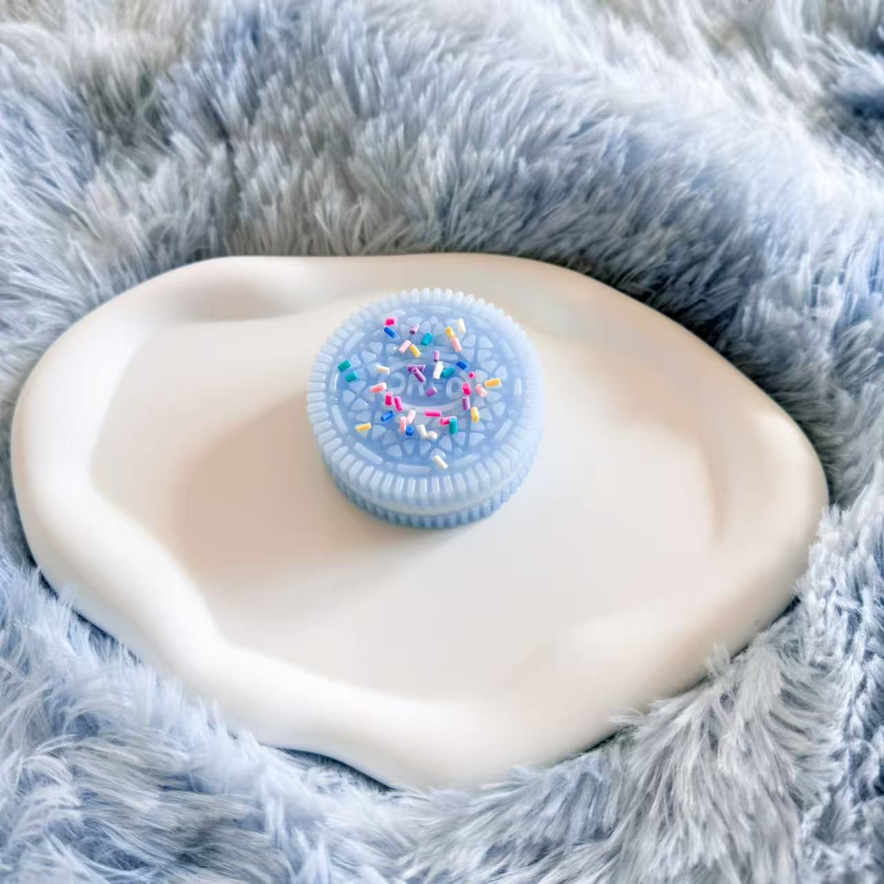 Light blue and white sandwich oreo loose granules
