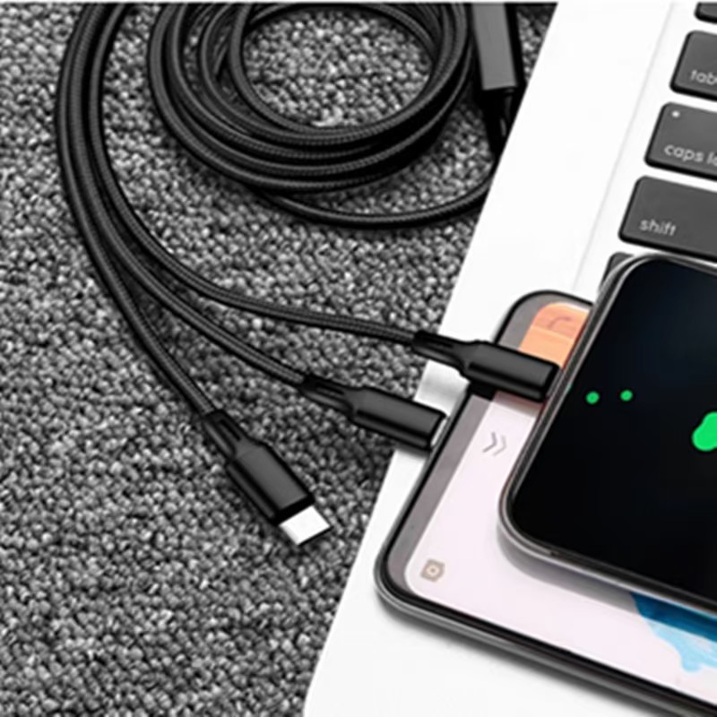 Naylon Örgülü Üç Başlı 2A Hızlı Şarj Veri Kablosu Üçü Bir Arada Telefon Şarj Kablosu Logo Toptan Küçük Hediye