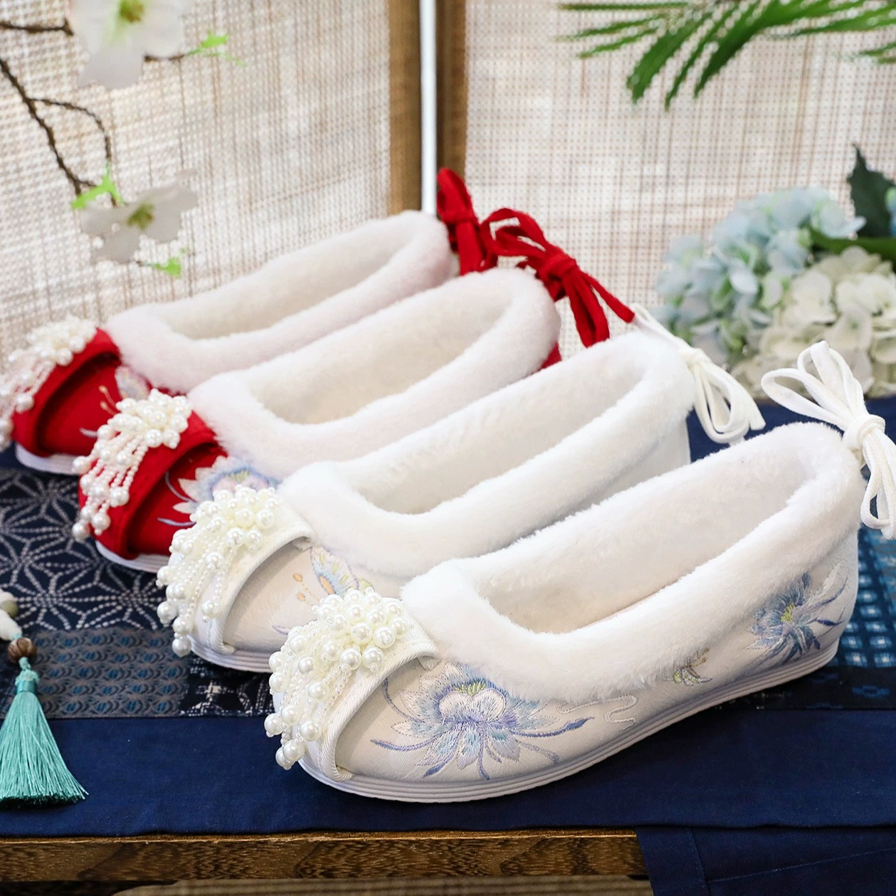 Обувь Hanfu Национальный стиль Жемчужная кисточка с вышивкой на шнуровке с древним костюмом Hanfu хлопчатобумажная льняная женская обувь