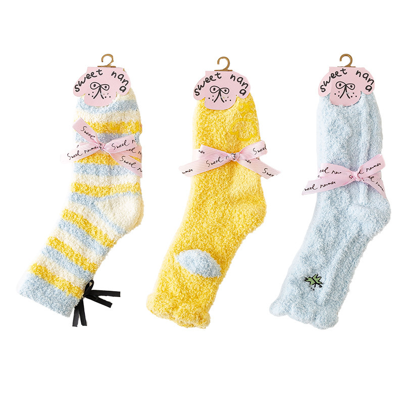 Calcetines de Piso Medianos para Mujer de Terciopelo Coral Térmicos con Bordado para Casa e Invierno image 6