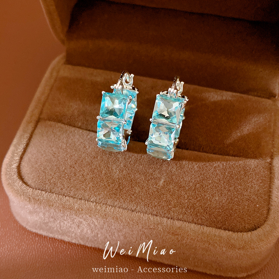 Elegante simple zircon cuadrado redondo perfiles de orejas estilo frío personalidad pendientes de nicho ligero de lujo alta sensación de auriculares al por mayor