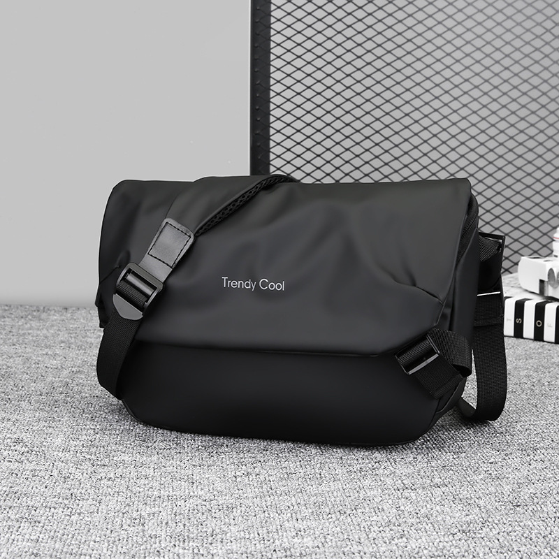 Crossbody bag for men, large capacity, suitable for commuting, outdoor activities, and casual wear; a versatile and functional men's bag for business and everyday use Crossbody bag for men, large capacity, suitable for commuting, outdoor activities, and casual wear; a versatile and functional men's bag for business and everyday use