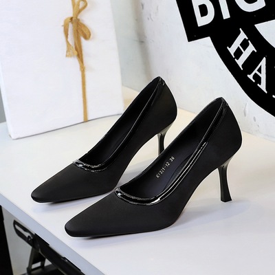 322 Simple Middle Ancient Style Shallow Mouth Square Head High Heels Women's Silk Fine Heels Versatile Non tiring F