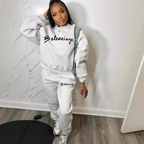 Bestselling Padded Crewneck Sweatshirt Two-Piece Set, Sporty and Fashionable, Unisex Couple's Outfit, Crewneck Set, New Women's Style